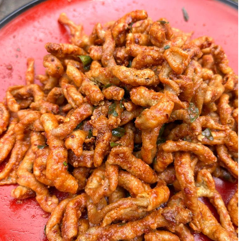 

USUS CRISPY PEDAS DAUN JERUK USUS CRISPY PEDAS ALFINA 500 grm