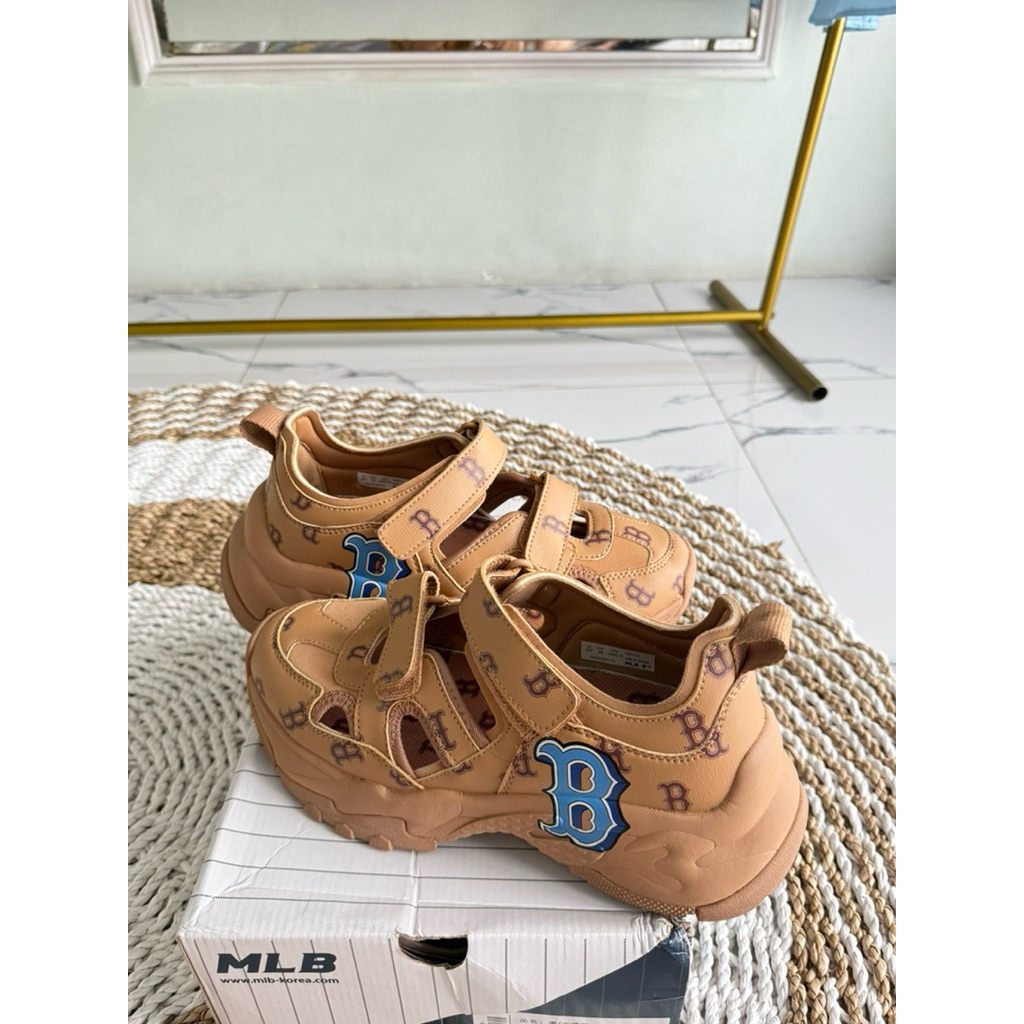 preloved mlb boston like new