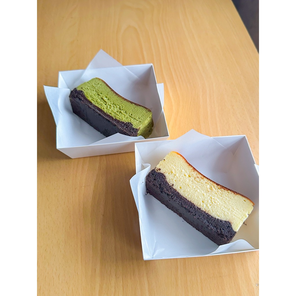 

[READY STOCK!!!] Burnt Cheesecake Brownies Slice - Mwovii