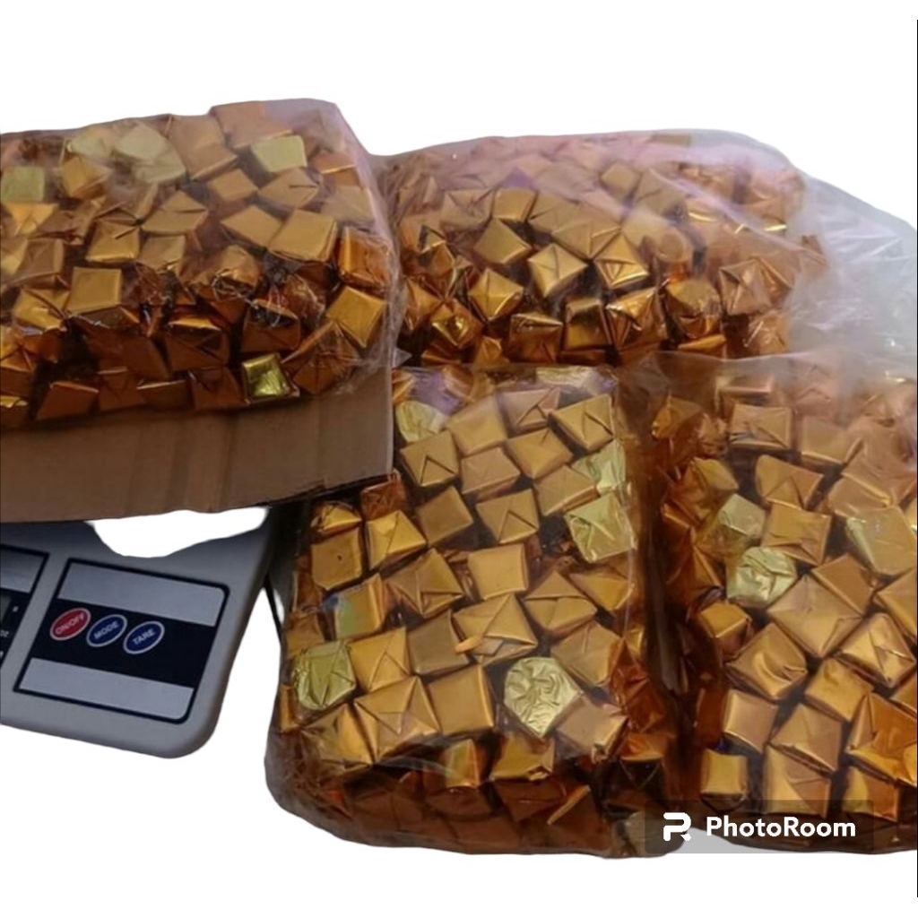 

Coklat piramid silverqueen mix delfi @500gr isi 65pcs