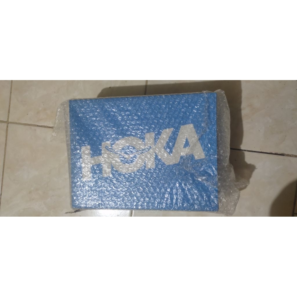 

Kardus Hoka Speedgoat6