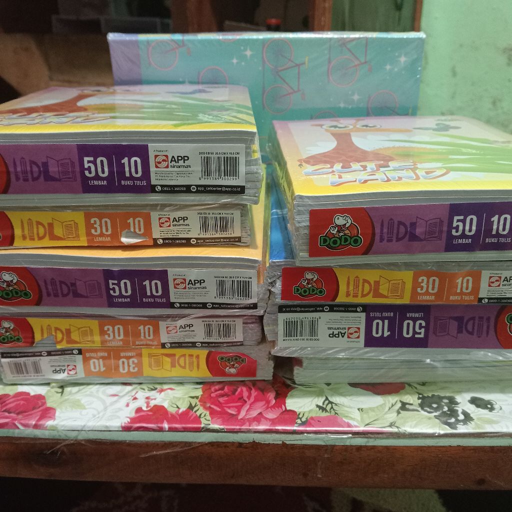 

BUKU TULIS DODO 50 LEMBAR 1 PAK ( 10 BIJI )