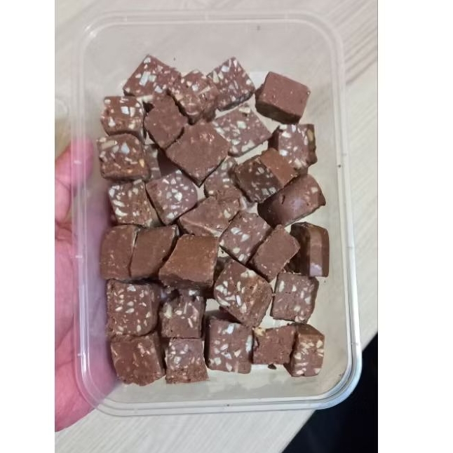 

Patahan coklat silverqueen 500 gr