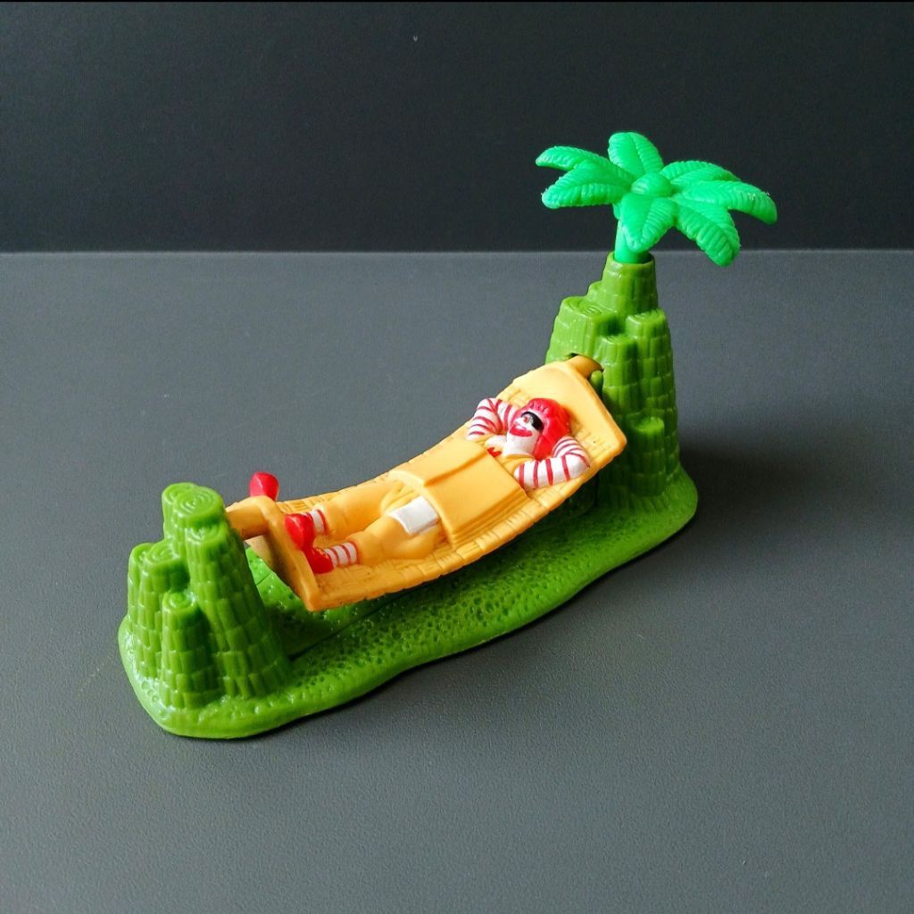 mainan figure Ronald McDonald