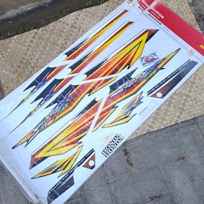 DECAL STRIPING STIKER STICKER BODY SET HONDA SUPRA X 125 ORIGINAL AHM