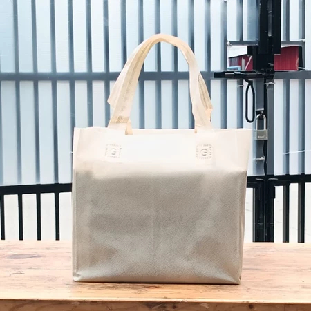 

Tas Goodie bag kotak 20x20 semi box isi 12pcs