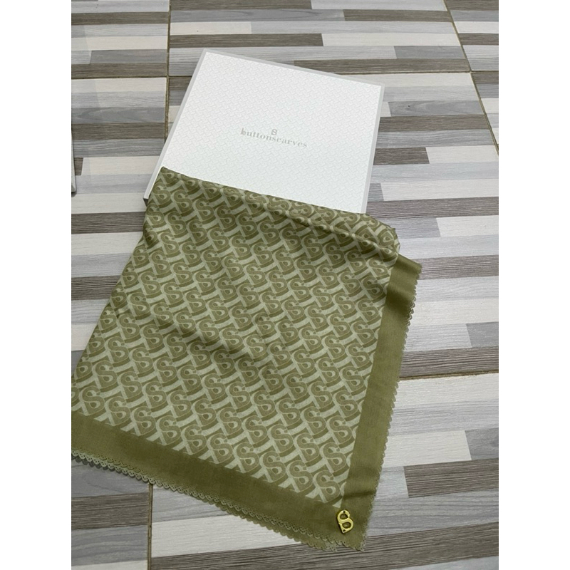 preloved buttonscarves