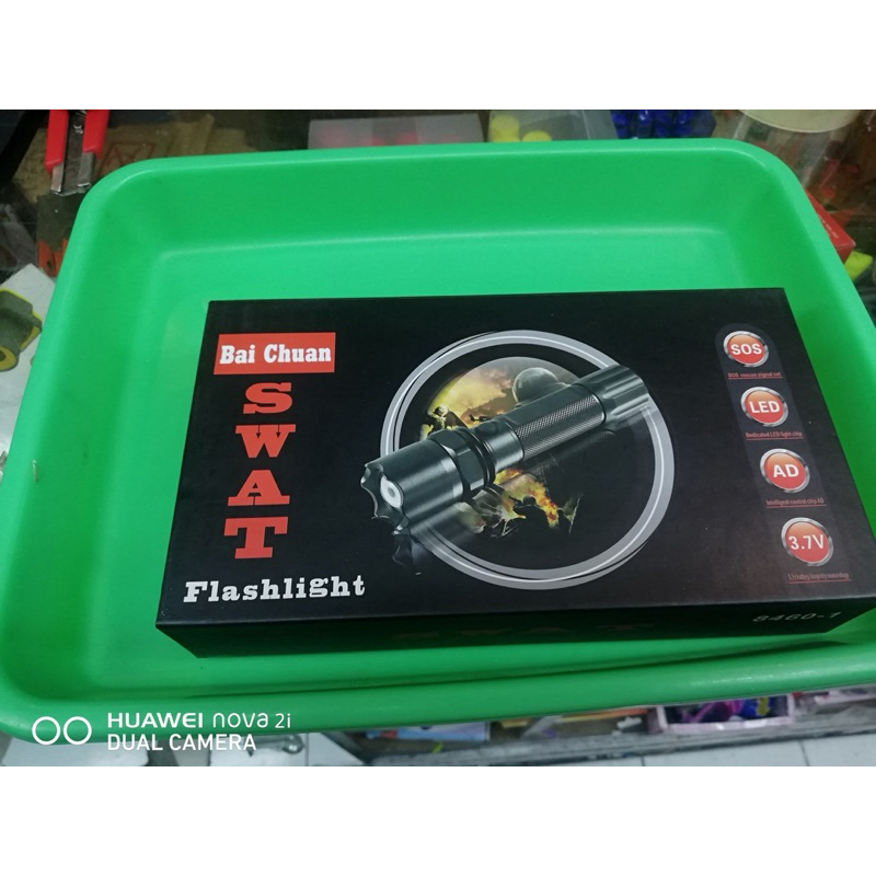 Senter Zoom In out Bai Chuan 8460-1 SWAT Flashlight LED