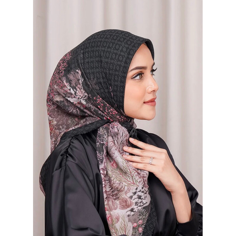 Preloved Buttonscarves Holiday Black