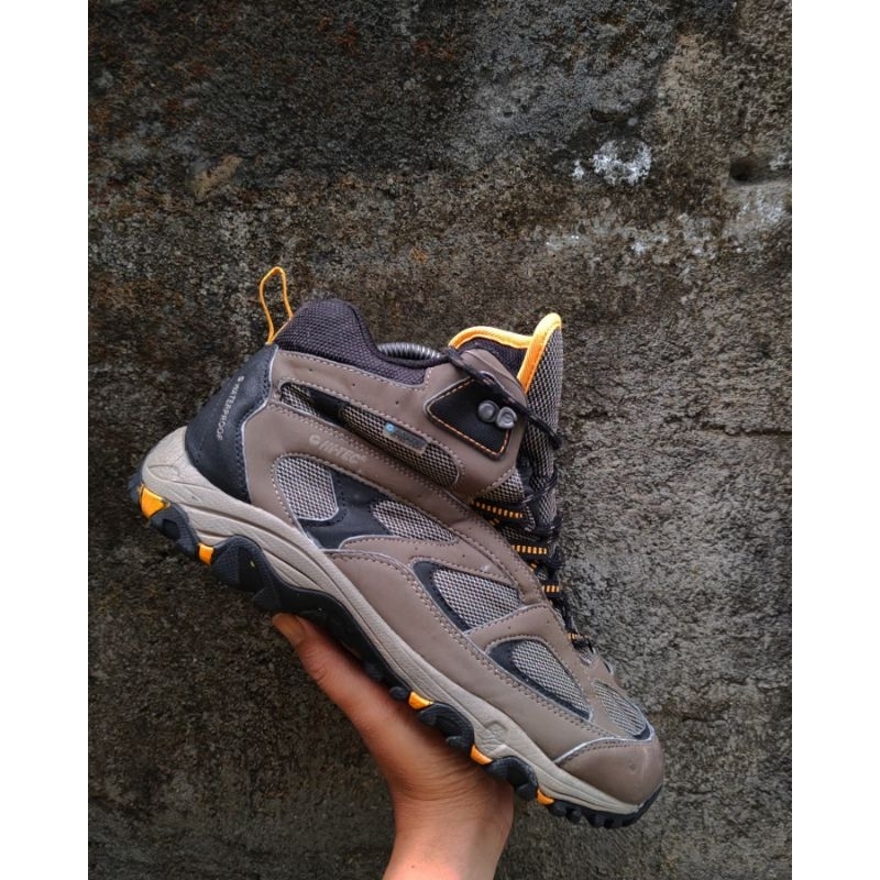 sepatu second branded  gunung outdoor UK 41