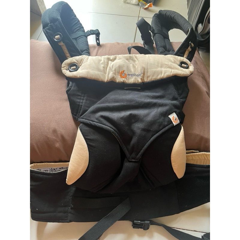 ergobaby 360 black and camel original preloved