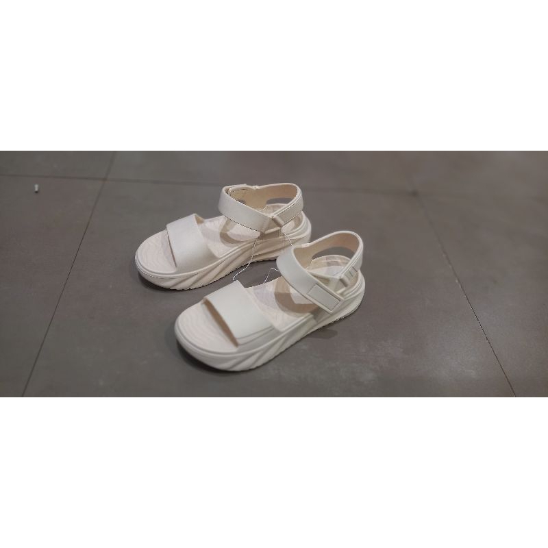 Sandal Floatz wanita anti air dari Bata