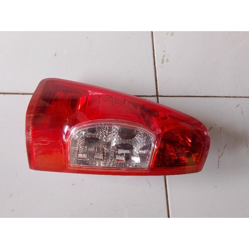 stoplamp lampu belakang Isuzu D-Max 2007/2009(kiri)