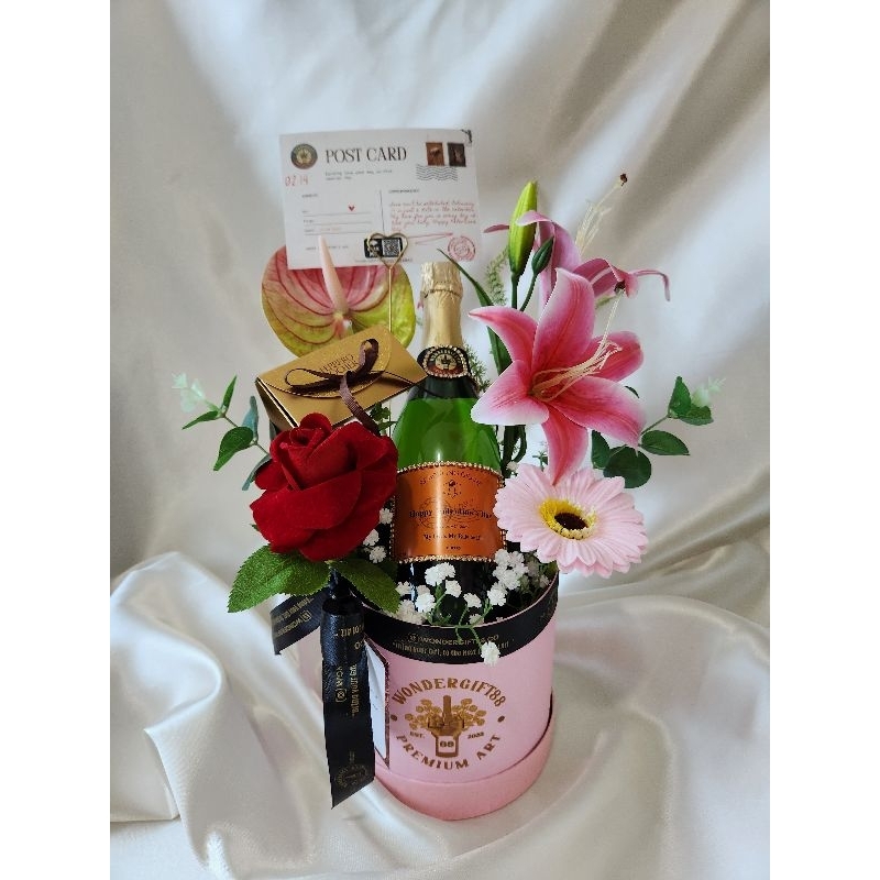 

Buket Gift Bloom Box Bunga n Sparkling Grape - Non Alcohol