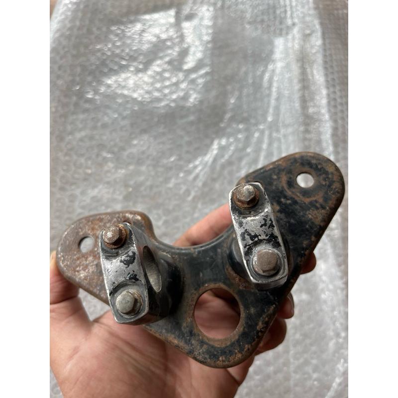 Dudukan Stang Raiser  Honda Win Win100 T atas Segitiga Atas Stang Stir kemudi Honda Win Win100 Origi