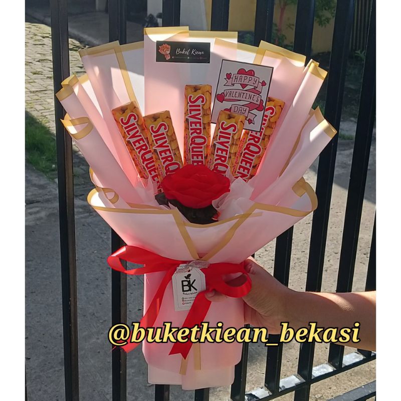 

buket coklat valentine day/ buket Silverqueen 25gram/ buket ulang tahun/ buket anniversary/ buket wisuda