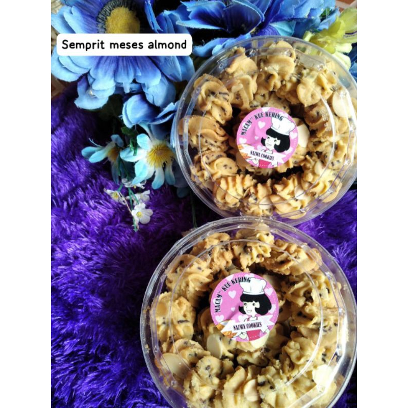 

Semprit Cokelat Almond