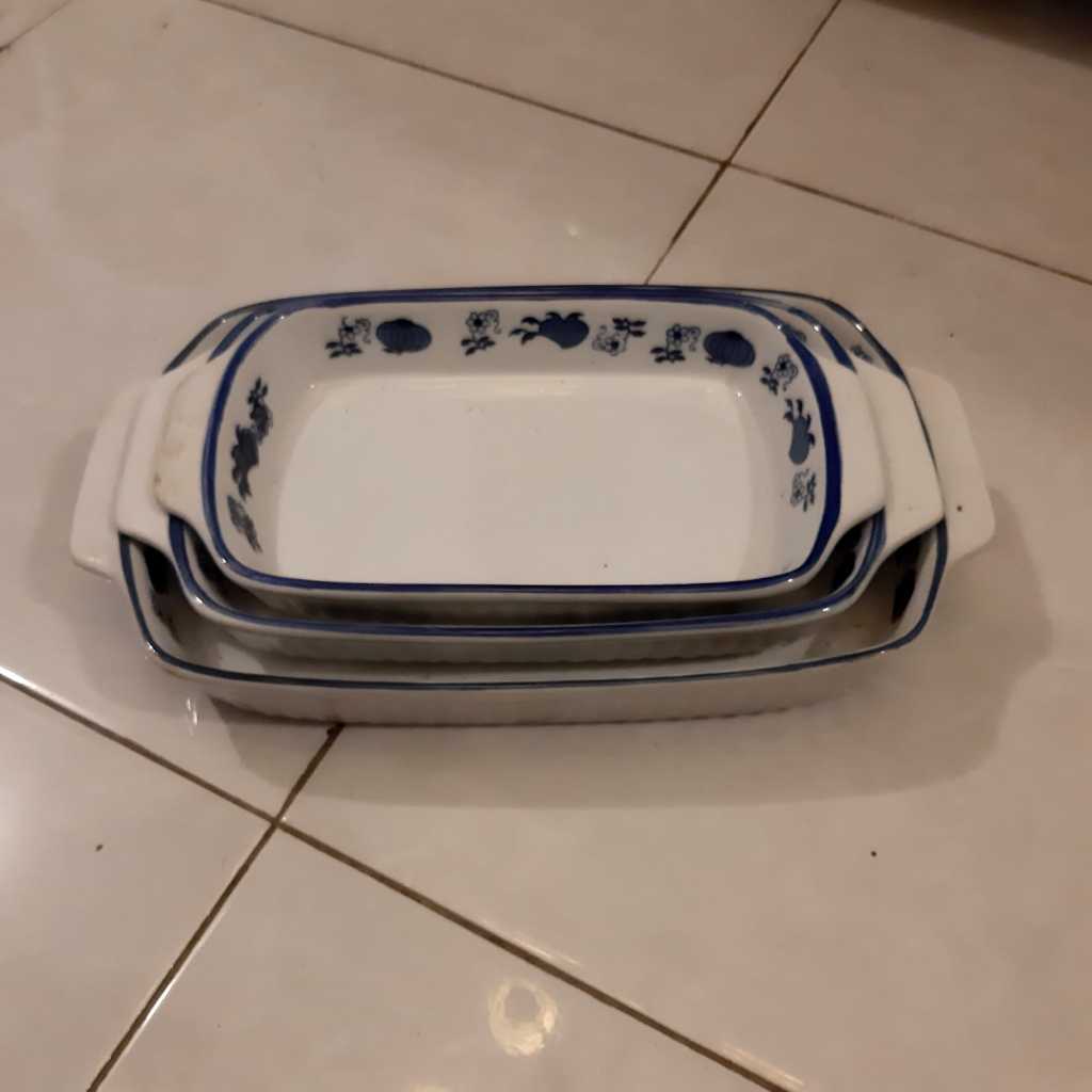 Set piring saji keramik motif bunga