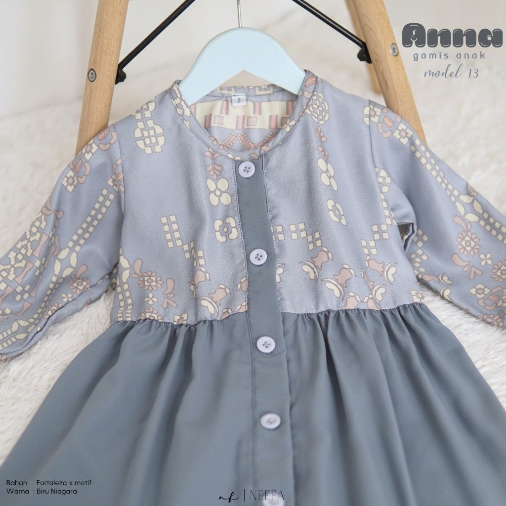 Gamis anak kombinasi polos dan motif bunga cantik nyaman dipakai