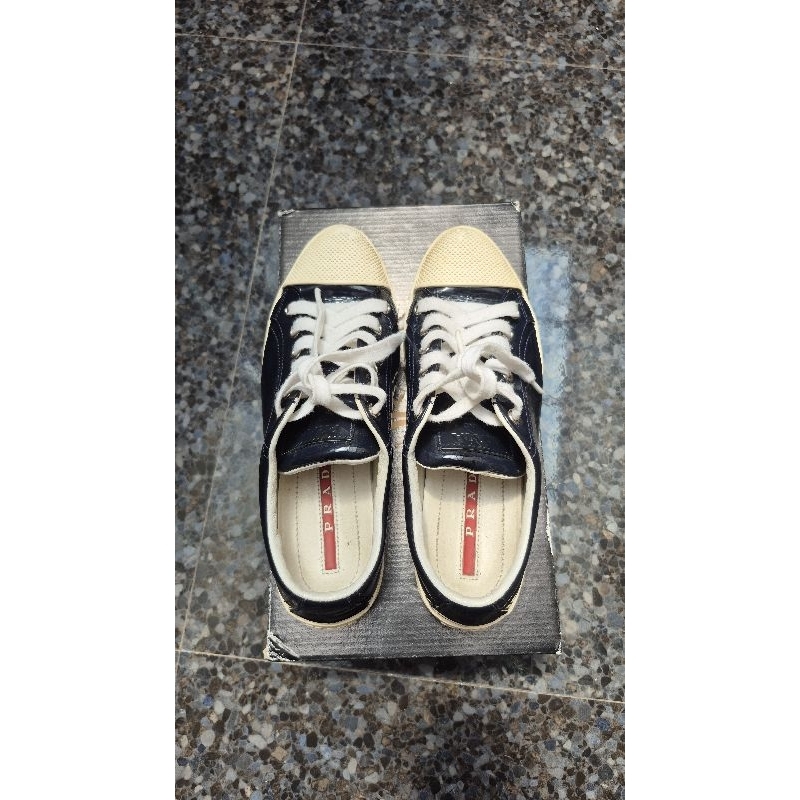 Preloved Sepatu Sneakers Prada