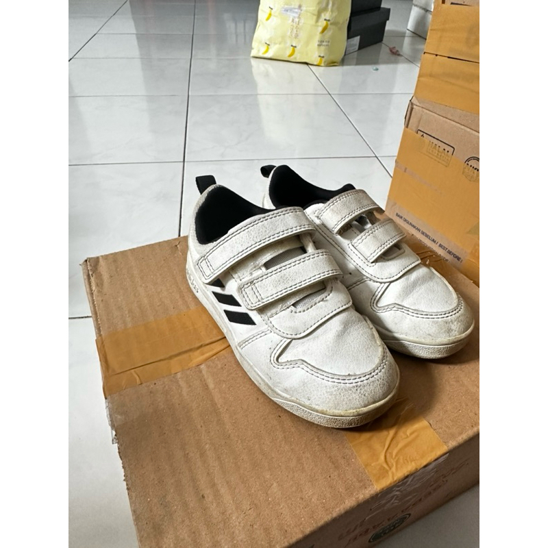 sepatu adidas kids PL