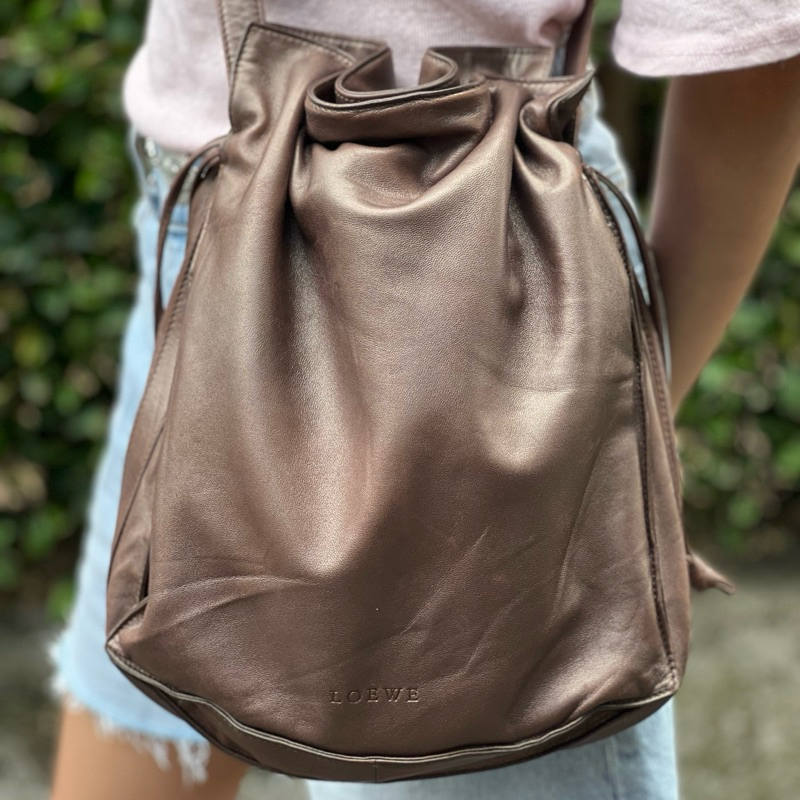Preloved sling bag tas serut kulit loewe**
