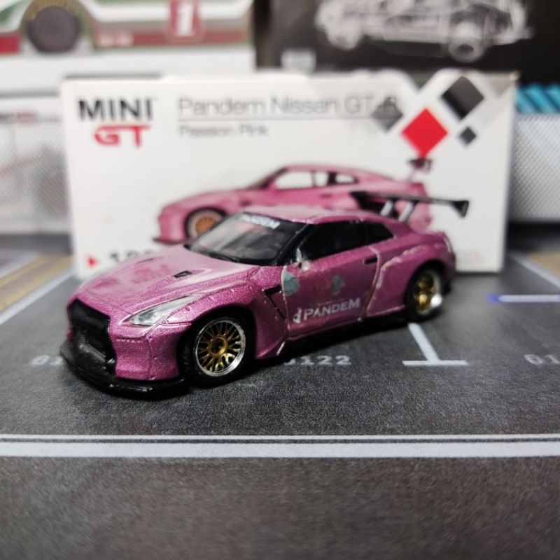 Nissan R35 Pandem Passion Pink (MINUS)