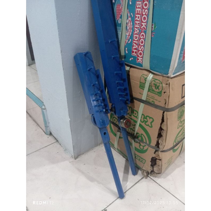 PENEKUK BESI BETON / PENEKUK BESI