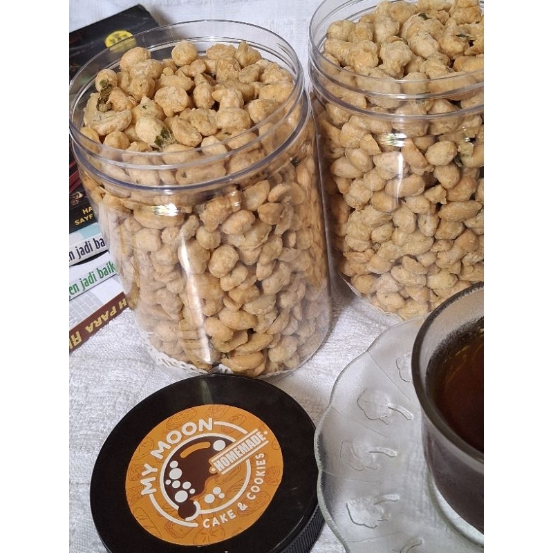 

Kacang Bawang Krispy Daun Jeruk Renyah Toples 750 ml