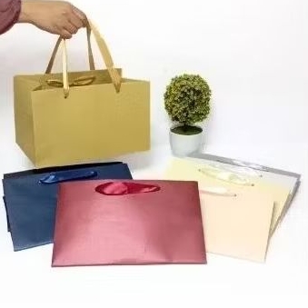 

Paper bag ukuran 29x18x18 cm