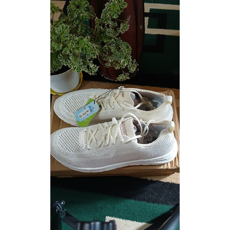 SEPATU SPORT POWER BATA WARNA PUTIH