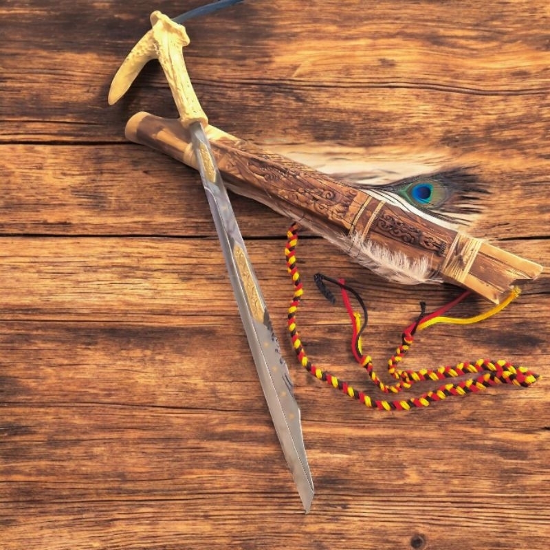 mandau model antiq warna coklat .mandau suku dayak kalimantan..panjang 65cm