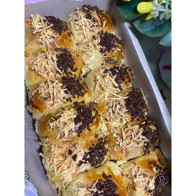 

Bolen Pisang Coklat Keju Lumer Isian 10 Pcs Home Made Fresh From The Oven