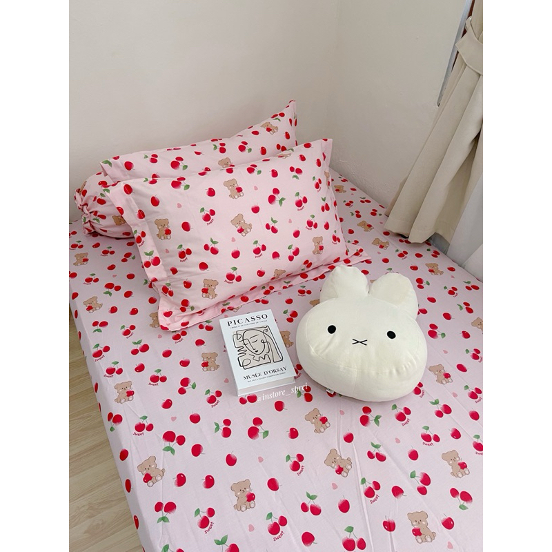 instore_sprei || sprei katun lokal motif bunga-bunga chery bear pink