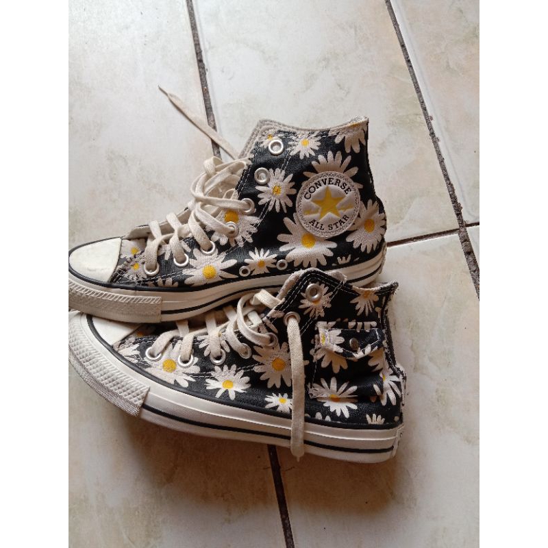 sepatu converse motif bunga