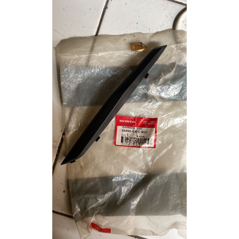 COVER GARNISH L 64490 KWC 900 ASLI HONDA ASLI HONDA 64490kwc900