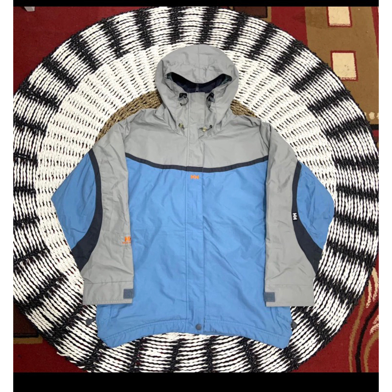 gorpcore helly hansen