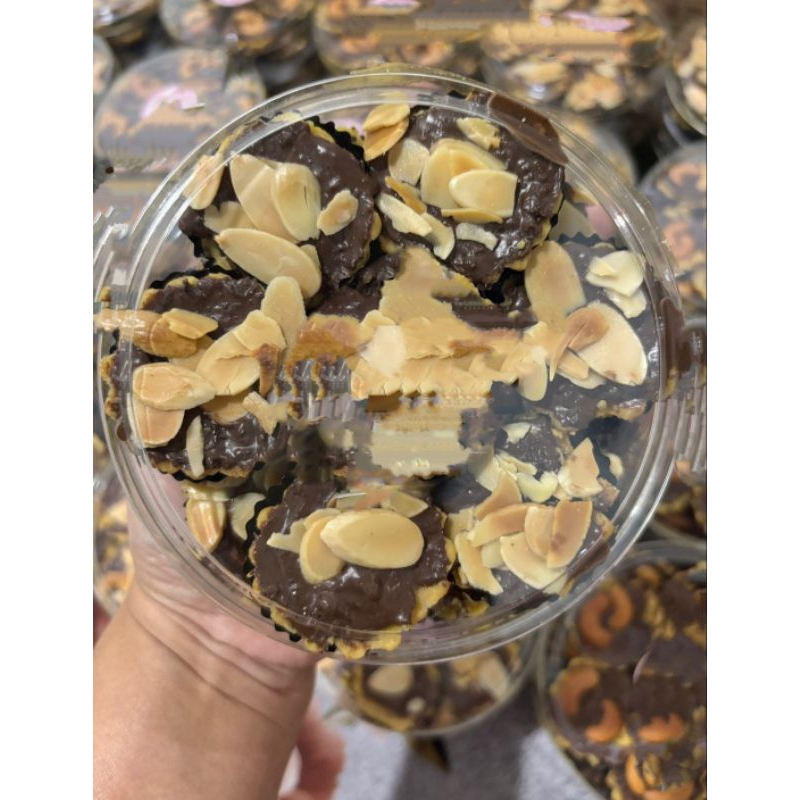 

250 gr Chocopie Almond Piecruncy Almond kue lebaran