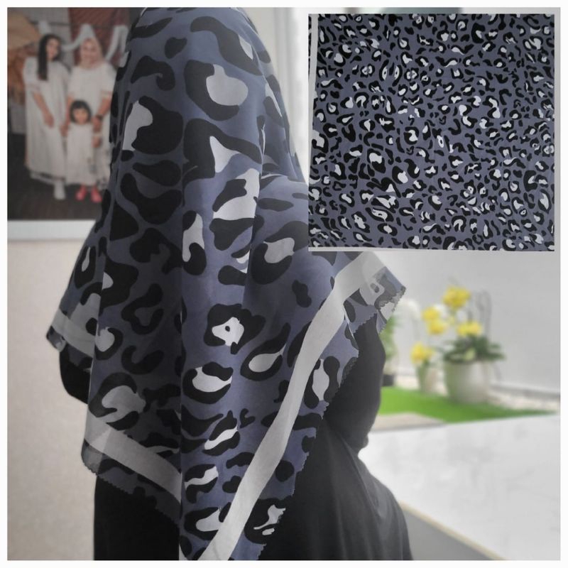 HIJAB SEGIEMPAT VOAL MOTIF DENIM
