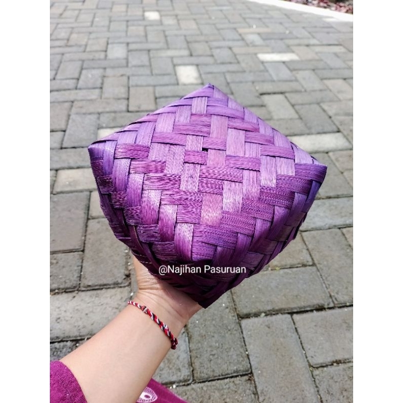 

Besek bambu warna ungu uk.15*15 tumbu sepasang besek warna warni wadah tape tumbu tape besek tape