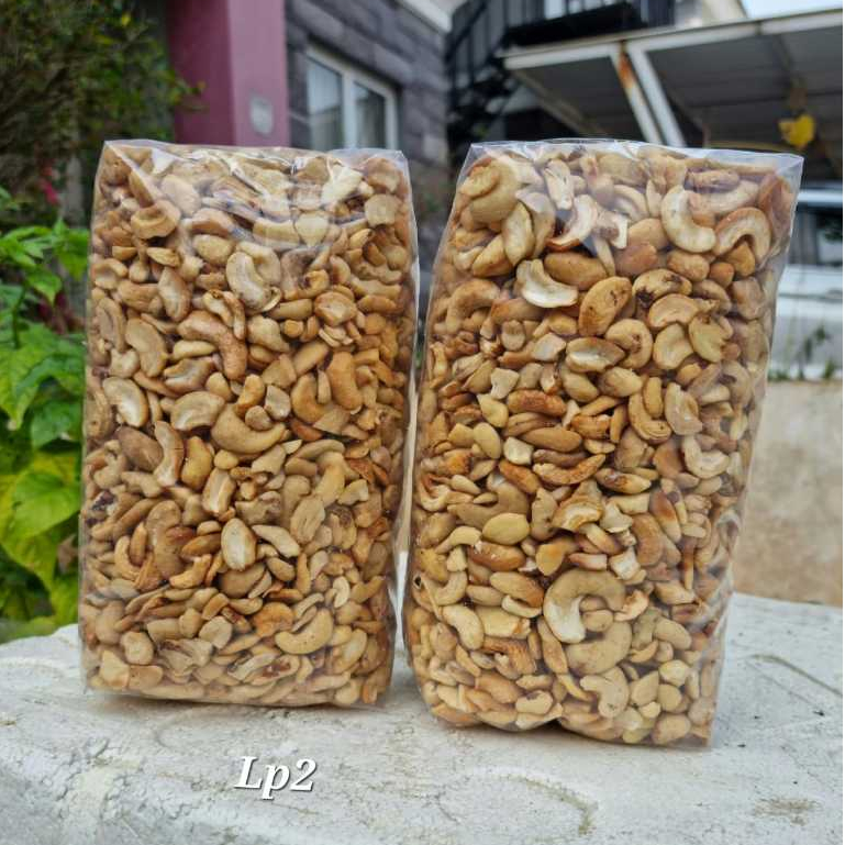 

Kacang Mede Pecahan Mete Belah 2,4,6 Mentah ( LP2 Buat Campuran Bumbu )