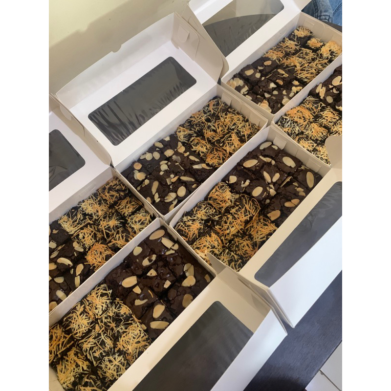 

Premium Fudgy Brownies Full Size by Mamiya