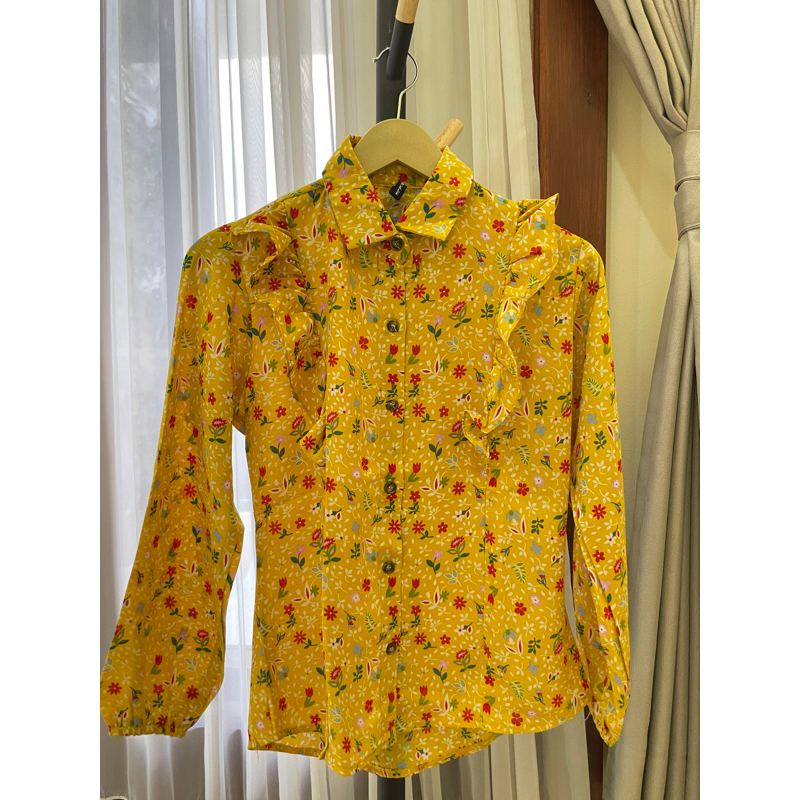 Preloved ruffle blouse