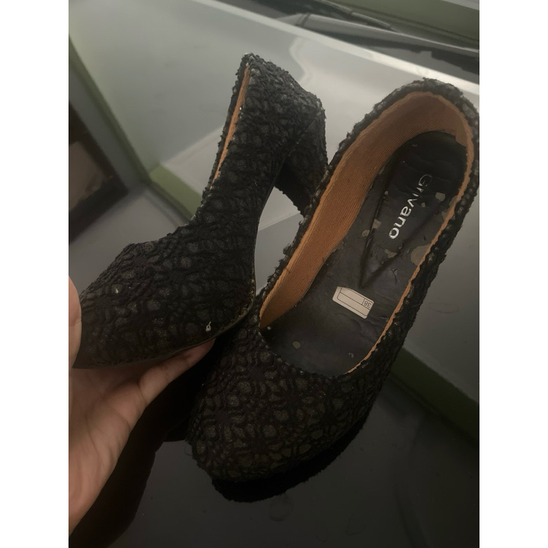 heels Grivano brukat hitam 7 cm preloved