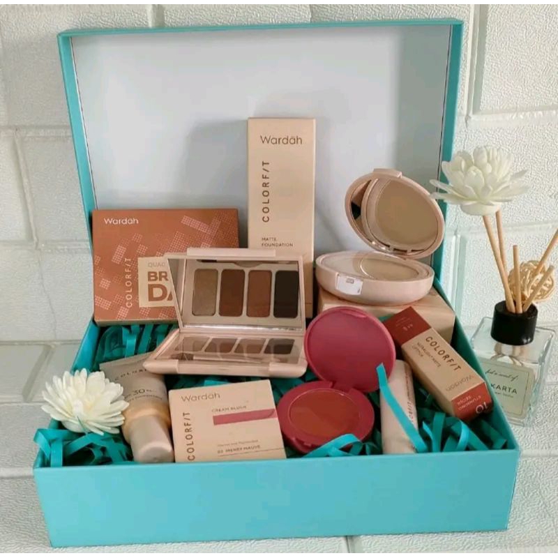 PAKET SESERAHAN MAKE UP WARDAH COLORFIT
