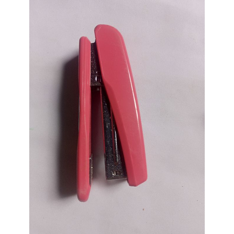 

Staples ukuran besar