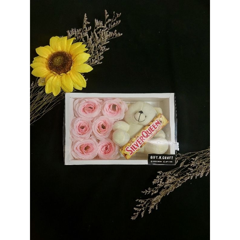 

BOX HAMPERS BONEKA / KADO ULANG TAHUN / KADO WISUDA