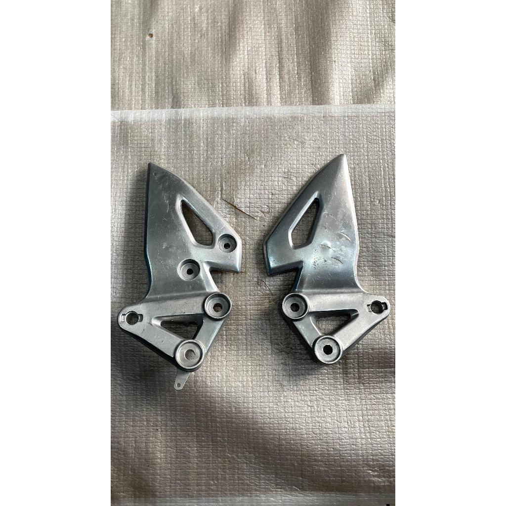 braket Footstep silver kanan kiri LH RH SUZUKI GSX R S BANDIT ORI SGP ORIGINAL