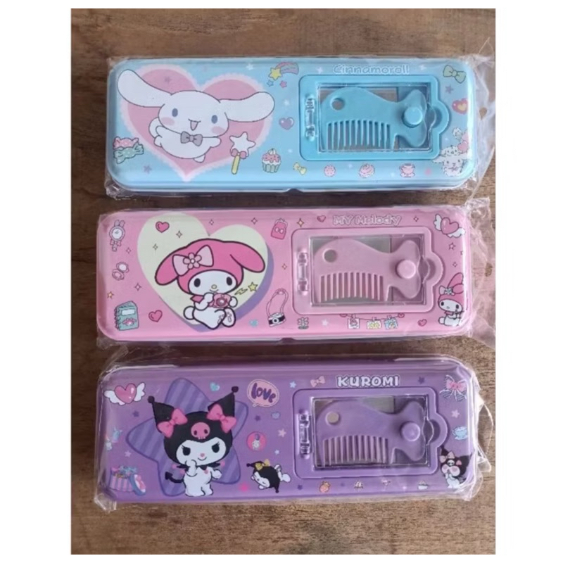 

Tempat Pensil Set Sisir San HandCover Sanrio Kuromi