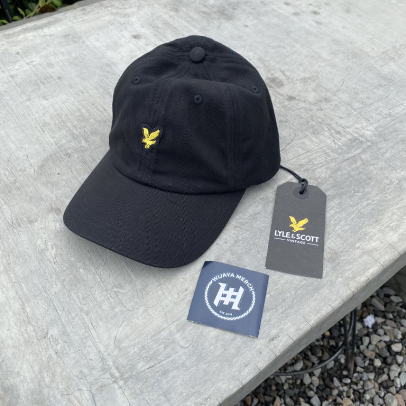 Caps Lyle and scott Black BNWT ORIGINAL